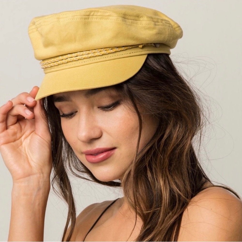 Brixton
Fiddler Cap Honey Flat Cap - Brixton size small EUC
